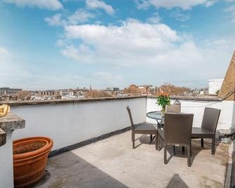 Queensgate Court - London - Balcony