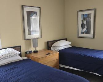 Cozy 2-bedroom newly renovated with balcony and updated kitchen and bath. - Lorain - Bedroom