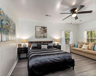 Cozy Getaway With Grand Views - 6th Night Free! - Jay - Habitación