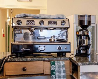Hotel 3 Cozy and Authentic Stay in Ventimiglia - Ventimiglia - Buffet