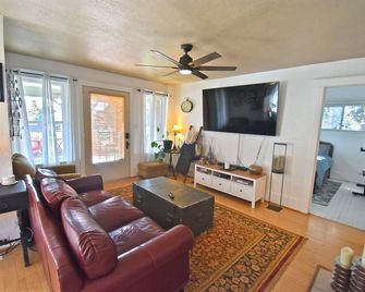 Spacious Sugarhouse Home- Close to Downtown & the Mtns. Dog Friendly! - סולט לייק סיטי - סלון