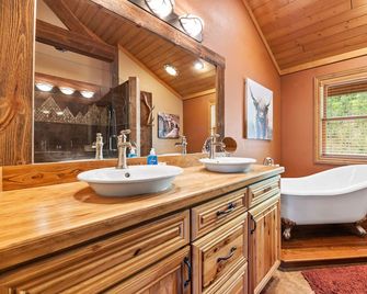 Luxury Gold Mine Cabin - 4 Mi to Deadwood Casinos - Sturgis