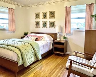 Beautiful, Easy Access Farmhouse with attention to Detail and Spectacular Views - Franklin - Habitación
