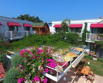 Villa Rustica Hotel - Gündoğan - Innenhof