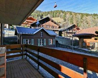 Bel appartement au centre de Champéry avec vue - Champéry - Balcon
