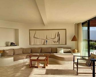 Canaryislandshost l Risco Suite Lanzarote - Caleta de Famara - Living room
