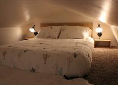 Tiny House Agave at Cactus Flower+Hot Tub+Pet Friendly+No Pet Fee! - Albuquerque - Bedroom