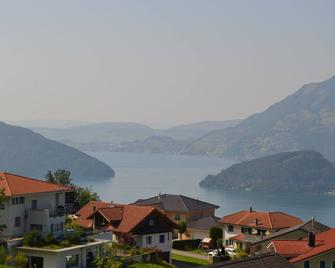 Cozy Apartment With Lake View for 6 Guests - Emmetten - Vista del exterior
