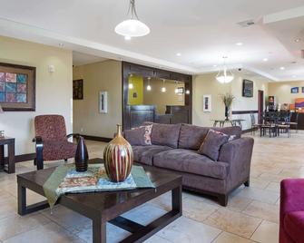 Rodeway Inn & Suites - Winnfield - Living room