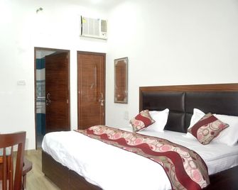 Hotal Royal Restaurant and Bar - Bharatpur - Bedroom