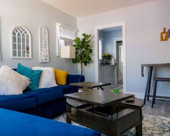 Cozy and Peaceful Get-a-way Home - Long Beach - Salon