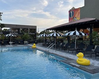 Mari Jean Hotel - All Adults Welcome - St. Petersburg - Piscina