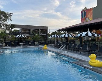 Mari Jean Hotel - All Adults Welcome - סנט פיטרסברג - בריכה