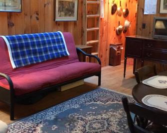 Lake and Mountain Getaway - Lovell - Living room