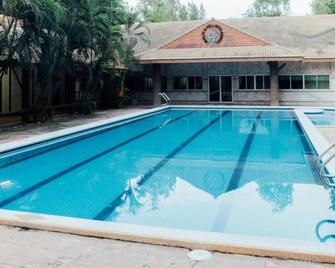 The Pine Resort - Pathum Thani - Piscina