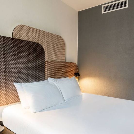 B&B HOTEL Marseille Prado Parc des Expositions image 1