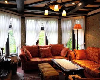 Petit Hotel & Restaurant Old Age - Hokuto - Living room