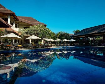 Villa Unggul - Pemenang - בריכה