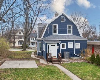 Carillon Cottage - Modern Comfort & Vintage Design - Dayton - Building