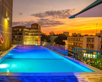 Holiday Inn DAR Es Salaam City Centre by IHG - Daressalam - Pool