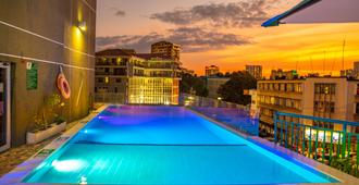 Holiday Inn DAR Es Salaam City Centre - Dar Es Salaam - Pool