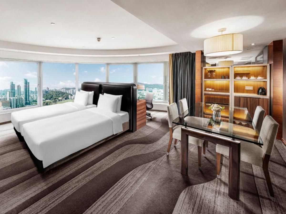 Royal Plaza Hotel thumbnail 3