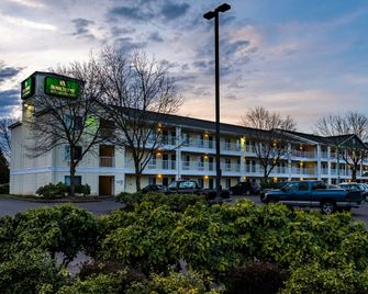 HomeTowne Studios by Red Roof Eugene - Springfield - Springfield - Будівля