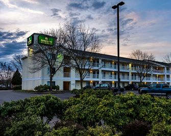 HomeTowne Studios by Red Roof Eugene - Springfield - Springfield - Gebouw