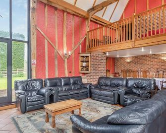 6 bedroom accommodation in Creeting St Peter, near Stowmarket - Stowmarket - Lounge