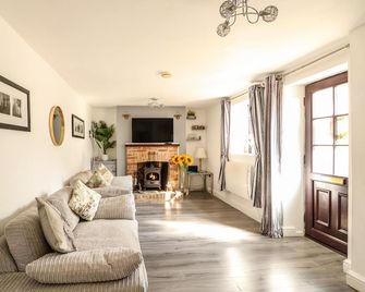 Chalk Cottage, Pet Friendly, Character Holiday Cottage In Feltwell - Thetford - Wohnzimmer
