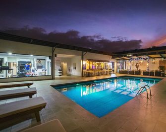 KC Hotel San José - San José - Svømmebasseng