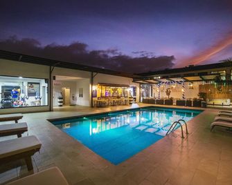 KC Hotel San José - סן חוזה - בריכה