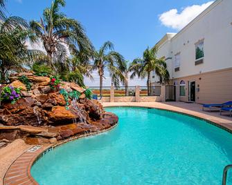 Quality Inn and Suites - Robstown - Pool