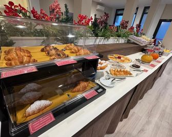 Hotel Bel Sito Peschiera - Peschiera del Garda - Buffet