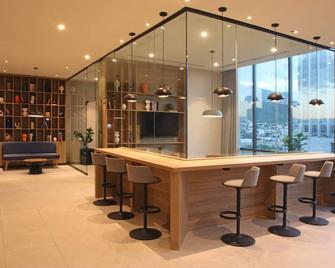 City Express Plus by Marriott Monterrey Centro - Monterrey - Bar