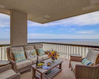 1102 Ocean Club Avantstay Oceanfront Shared Pool, Spa Ocean Views - Isle of Palms - Balcony