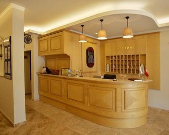 Hotel Chateau De Ville - İçmeler - Front desk