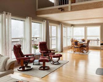 Nice Home In Farsund With Kitchen - Farsund - Living room