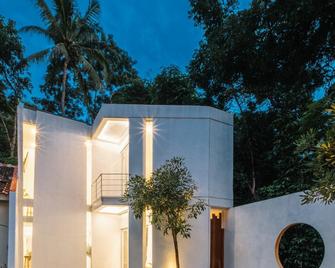 Kopilimo Cafe and Homestay - Yogyakarta - Building