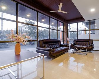 Monday Hotels - Swarna's The Capital - Vijayawada - Lobby