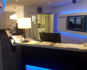 B&B Hotel Bielefeld-Ost - Bielefeld - Rezeption