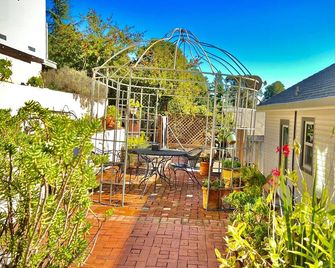 Cheerful home in Heart of Marin County - San Rafael - Patio