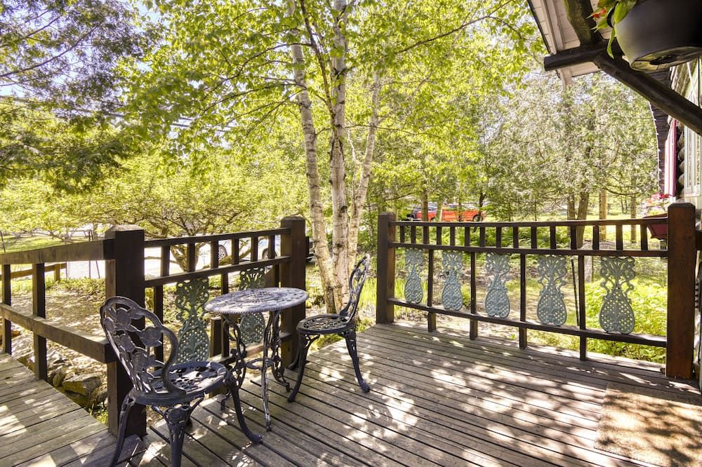 أوبرج لو لوبين بي آن بي - مونت ترمبلانت - شرفة