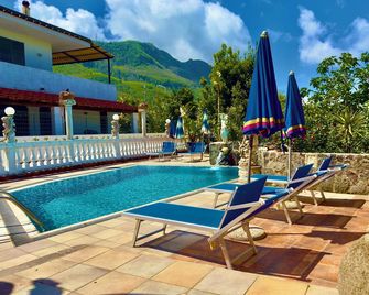 Hotel Villa Fiorentina - Casamicciola Terme - Pool