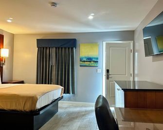 Oceanside Inn & Suites - אושנסייד - חדר שינה