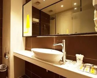 Iu Hotel Zhengzhou Lvcheng Square Metro Station - Czengczou