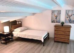 Cozy one-bedroom & mezzanine apartment - Philipsburg - Sypialnia