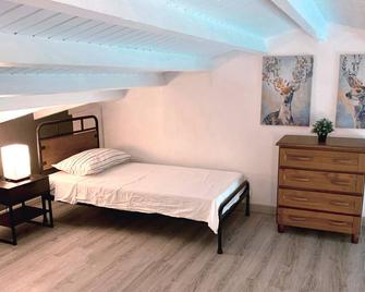 Cozy one-bedroom & mezzanine apartment - Philipsburg - Chambre