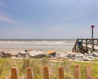 Pet-Friendly Jekyll Island Abode - Walk to Beach! - Jekyll Island - Beach