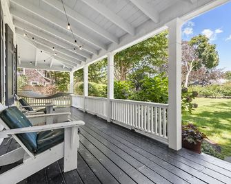 Spacious walk to town near beaches and wineries - East Quogue - Balcón